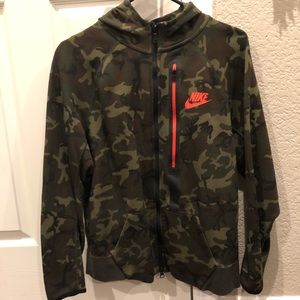 Boys Nike Tech Fleece - very good condition!